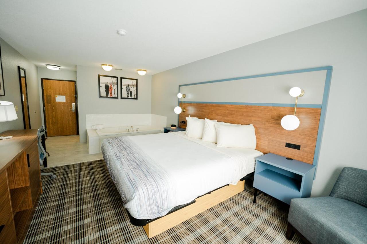 Americinn By Wyndham Tomahawk Exterior photo